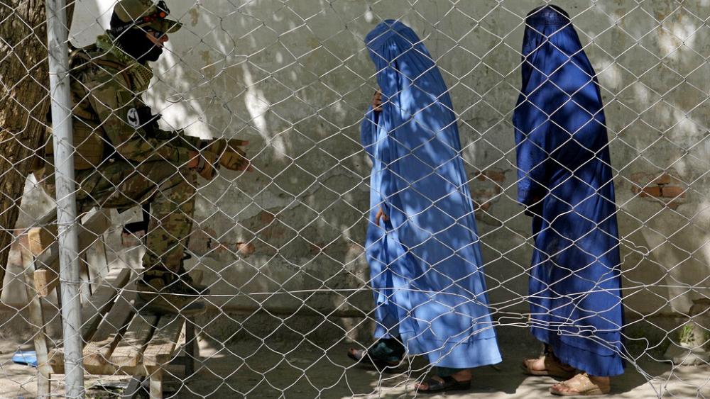 Taliban Order Women In Afghanistan To Cover Up From Head To Toe - UMT ...